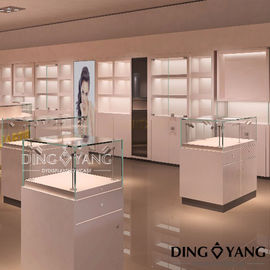 Witte juwelierswinkel MDF showroom vitrines