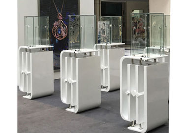 Glanzende witte coating Custom glas display cases met high pole LED lichten