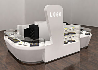Gekrompen witte coating kiosk sieraden display showcase professionele 3D-ontwerp